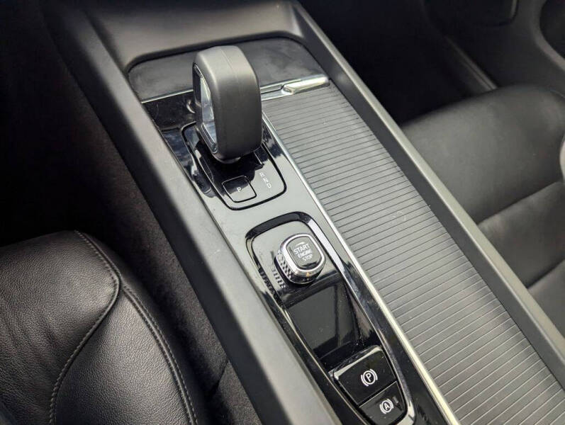 2024 Volvo S60 B5 Core Dark Theme