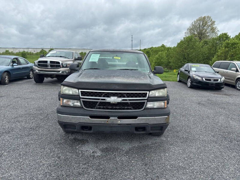 Used 2005 Chevrolet Silverado 1500 Work Truck with VIN 1GCEK19Z25Z200162 for sale in Maysville, KY
