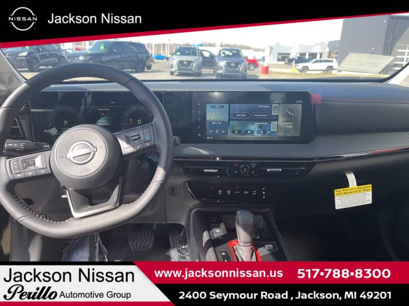 2025 Nissan Kicks SR