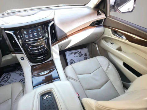 2017 Cadillac Escalade Luxury