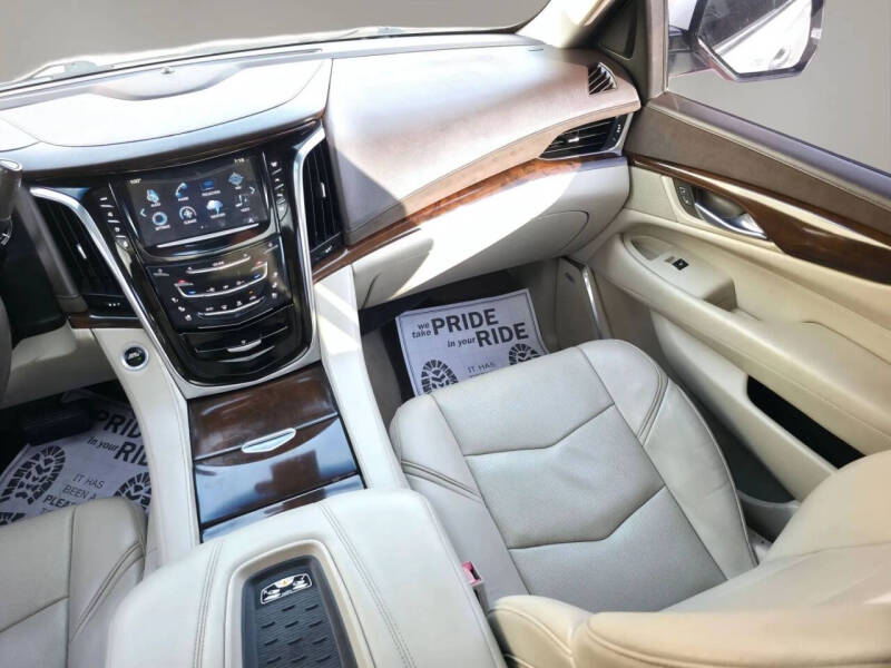 2017 Cadillac Escalade Luxury