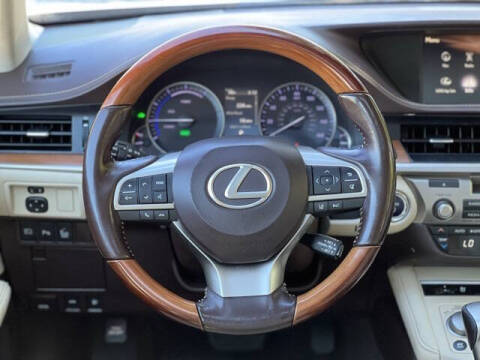 2017 Lexus ES 300h