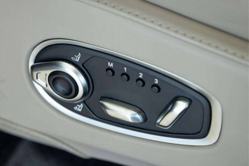 2025 Aston Martin DBX 707