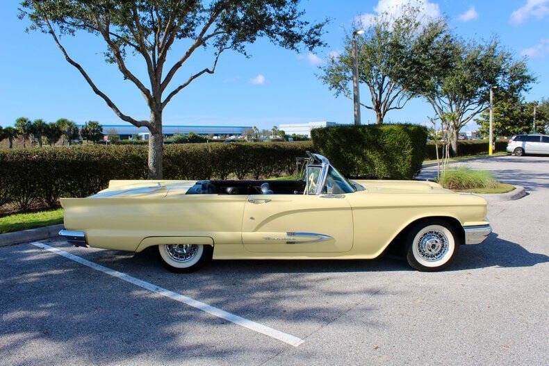 1959 Ford Thunderbird