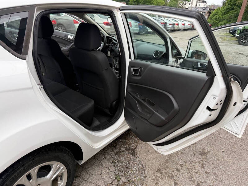 2015 Ford Fiesta SE