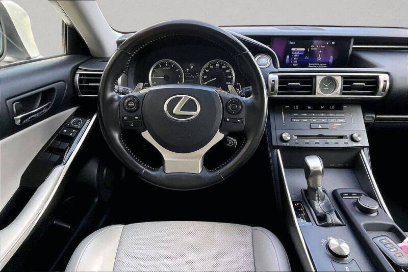 2016 Lexus IS 200t