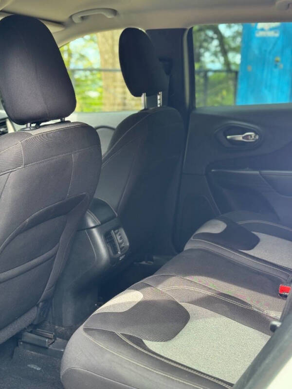2015 Jeep Cherokee Sport