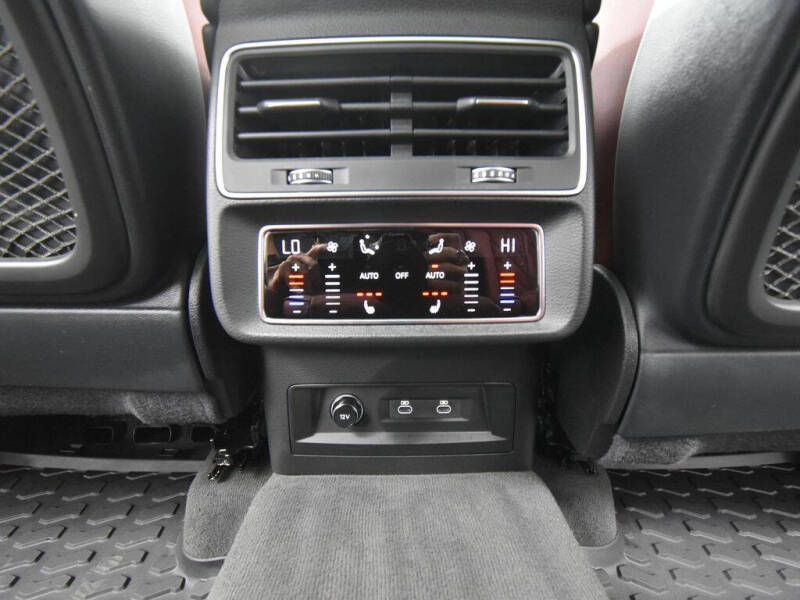 2024 Audi SQ7 4.0T quattro Premium Plus