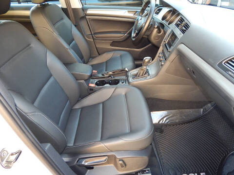 2016 Volkswagen Golf TSI SE