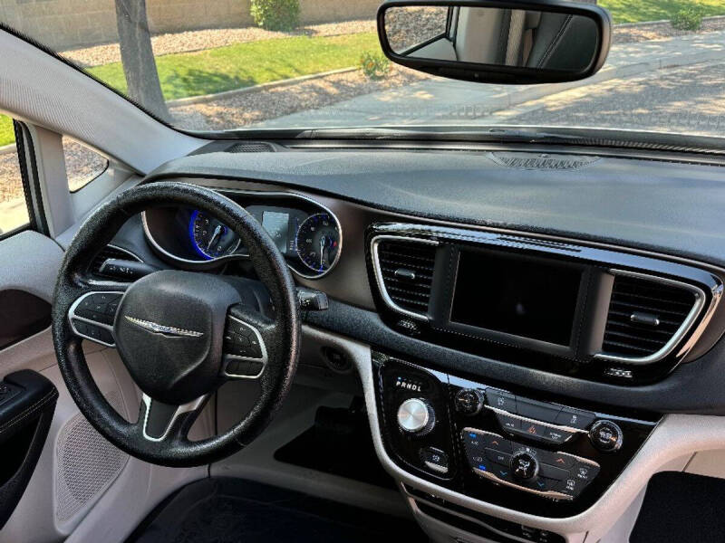 2020 Chrysler Voyager LXi