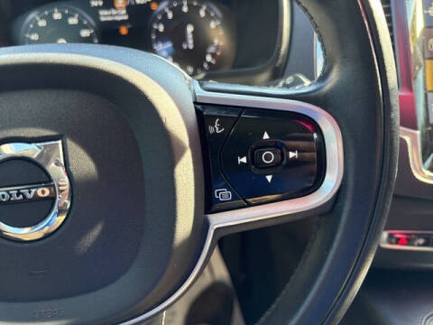 2022 Volvo XC90 T5 Momentum