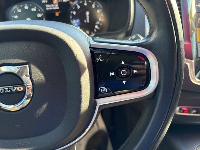 2022 Volvo XC90 T5 Momentum