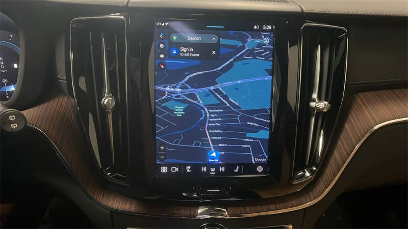 2023 Volvo XC60 B5 Ultimate Dark Theme