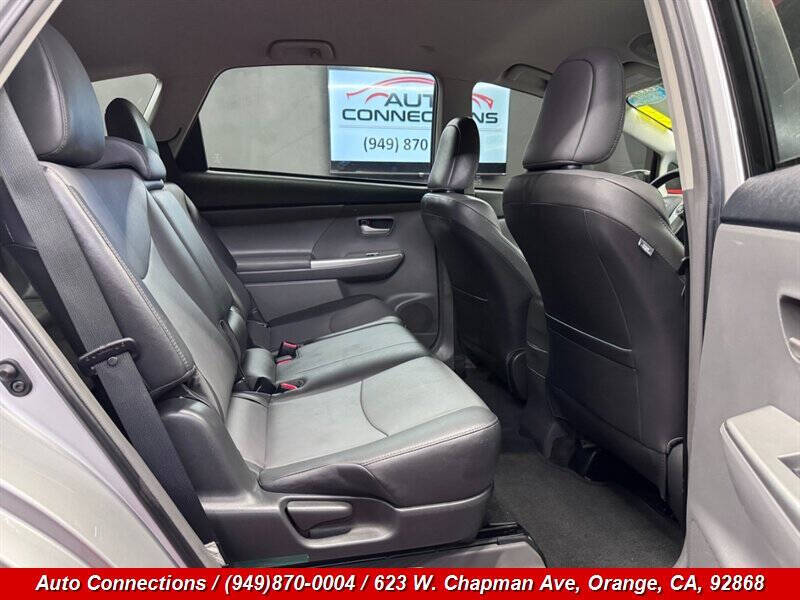 2014 Toyota Prius v Five