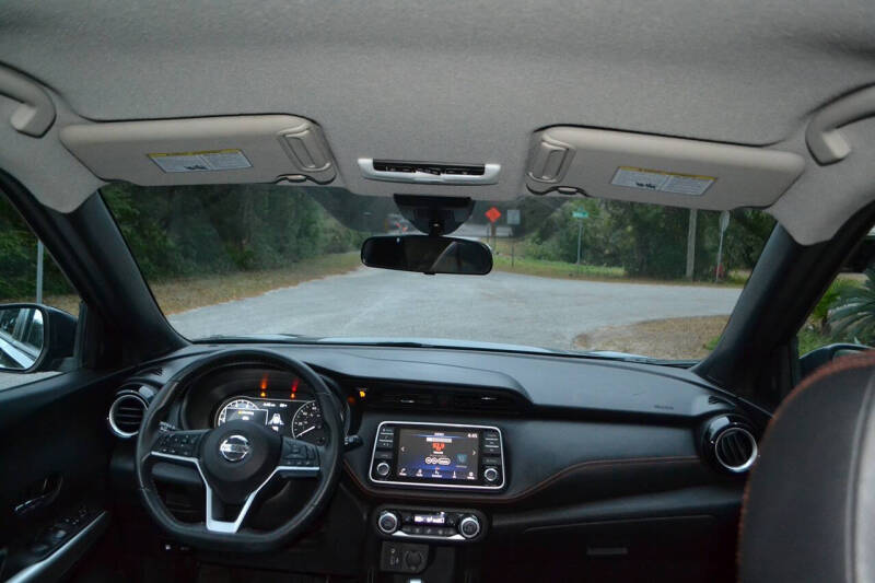 2020 Nissan Kicks SR