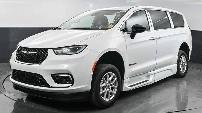 2025 Chrysler Pacifica Select