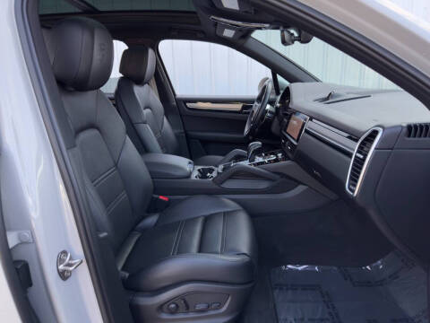 2023 Porsche Cayenne Platinum Edition