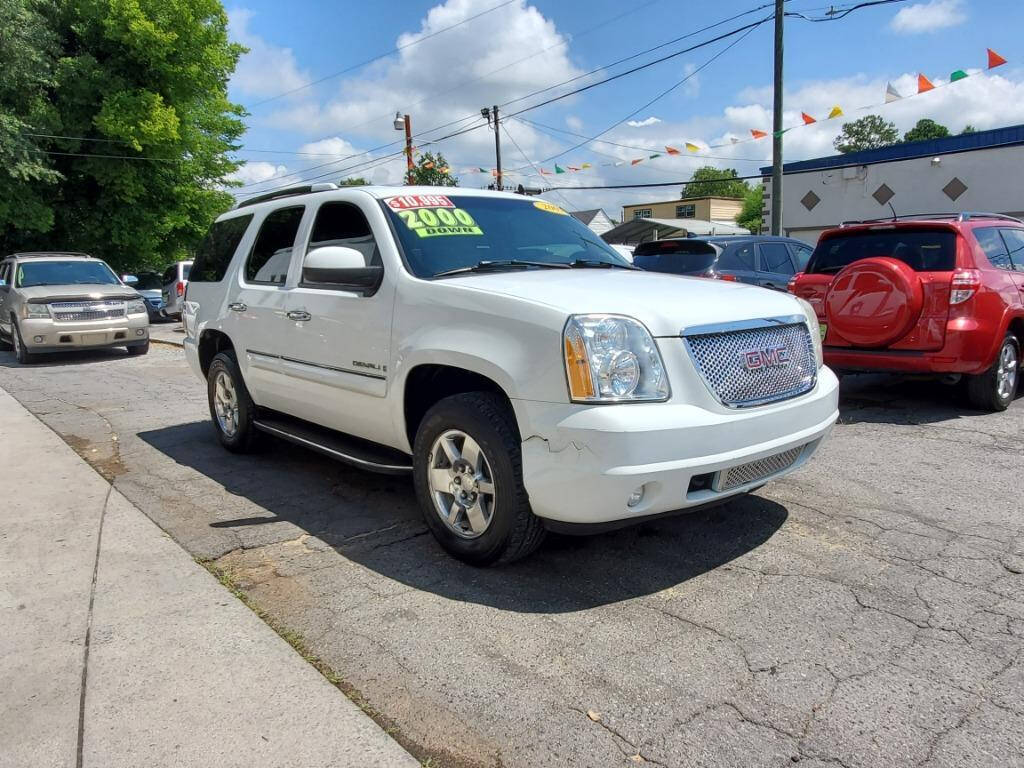 2007 GMC Yukon for sale at DAGO'S AUTO SALES LLC in Dalton, GA