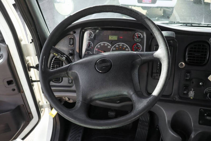 2014 Freightliner M2 106