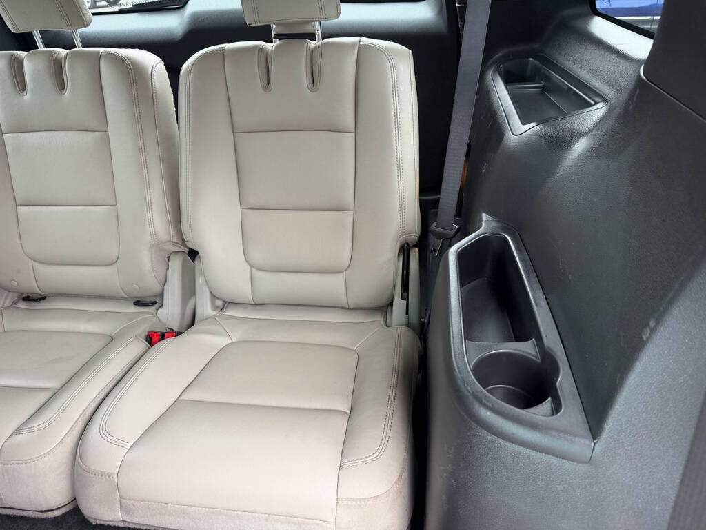 2015 Ford Explorer 28