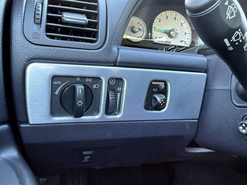 2003 Ford Thunderbird 24