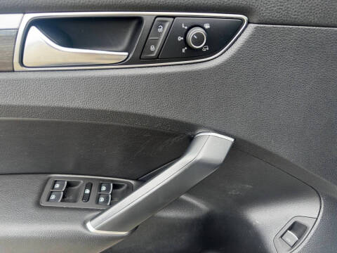 2017 Volkswagen Passat 1.8T SEL Premium