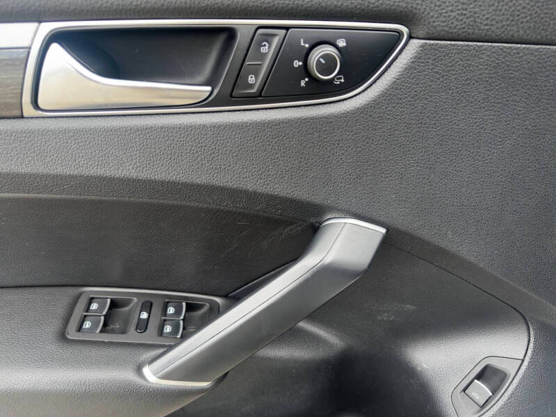 2017 Volkswagen Passat 1.8T SEL Premium