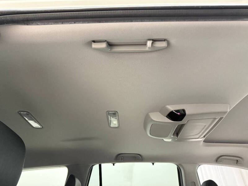 2019 Honda Pilot Touring w/Rear Captain's Chairs