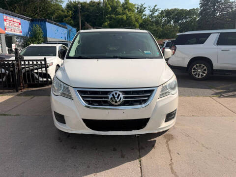 2011 Volkswagen Routan SE
