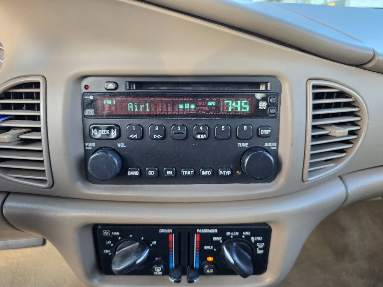 2005 Buick Century for sale at QUEENSGATE AUTO SALES in York, PA