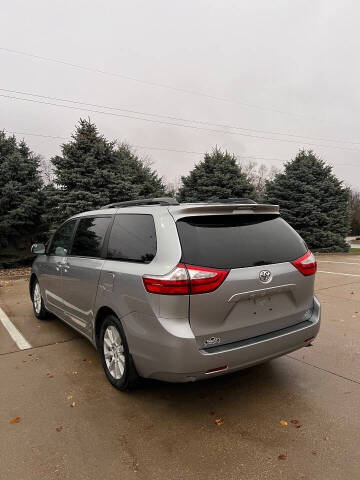 2017 Toyota Sienna LE 7-Passenger