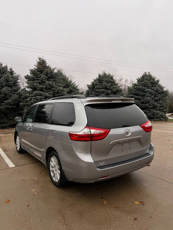 2017 Toyota Sienna LE 7-Passenger