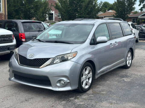 2012 Toyota Sienna SE 8-Passenger
