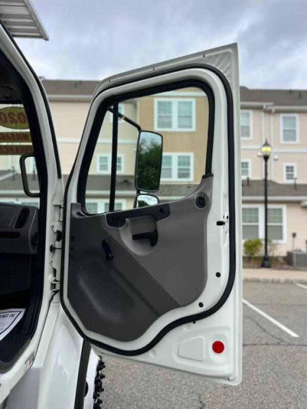 2020 Freightliner M2 106