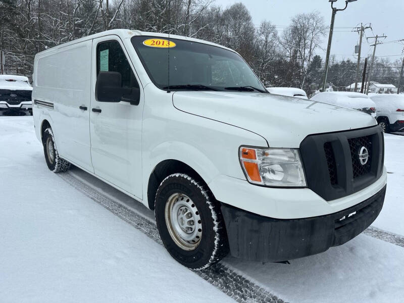 2013 Nissan NV Cargo SV photo 2