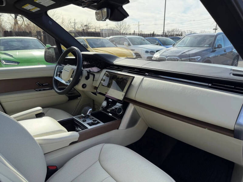 2023 Land Rover Range Rover P530 SE LWB