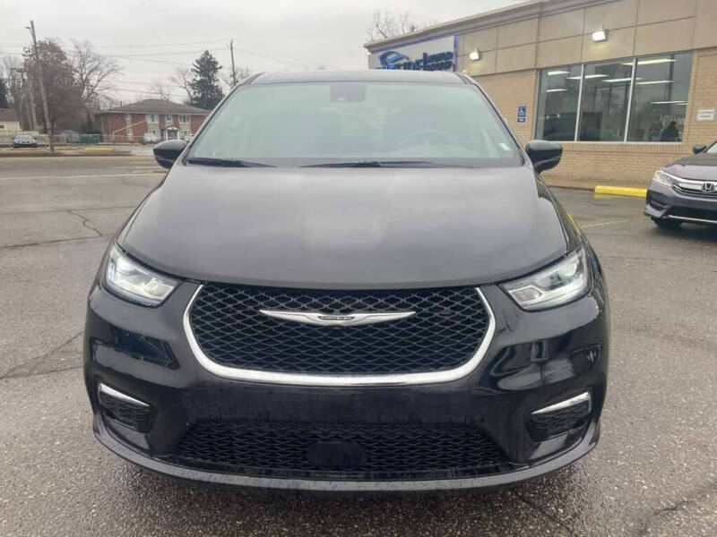 2025 Chrysler Pacifica Select