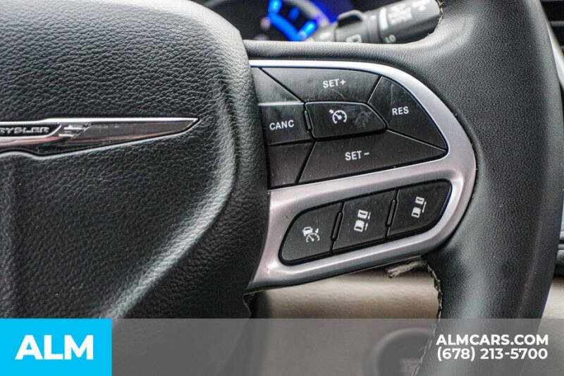 2024 Chrysler Pacifica Plug-In Hybrid Select