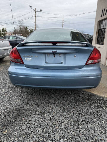 2006 Ford Taurus SE