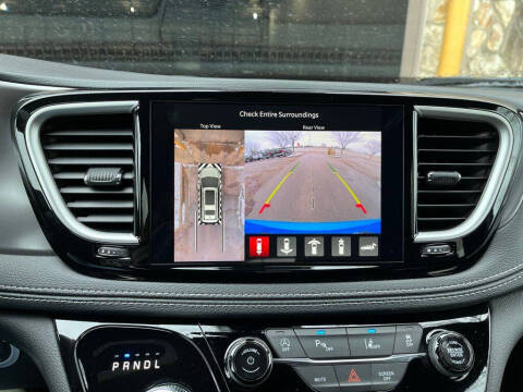 2026 Chrysler Pacifica Select