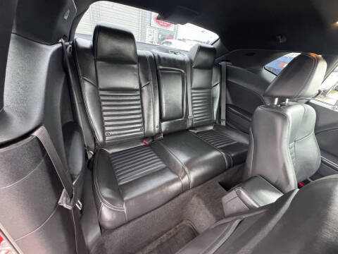 2014 Dodge Challenger SXT Plus