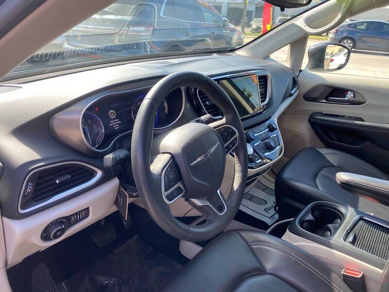 2023 Chrysler Pacifica Touring L