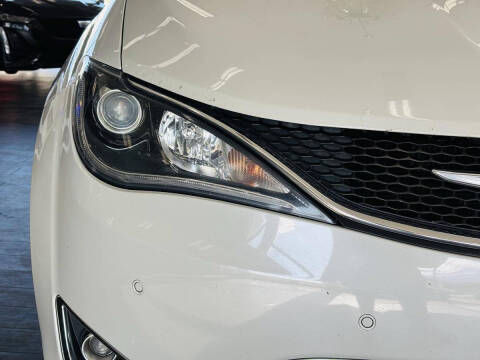 2017 Chrysler Pacifica Touring-L Plus