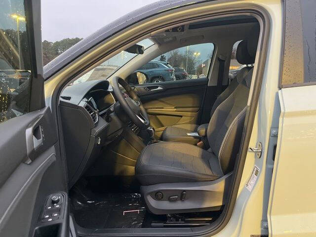 2026 Volkswagen Taos SE Black