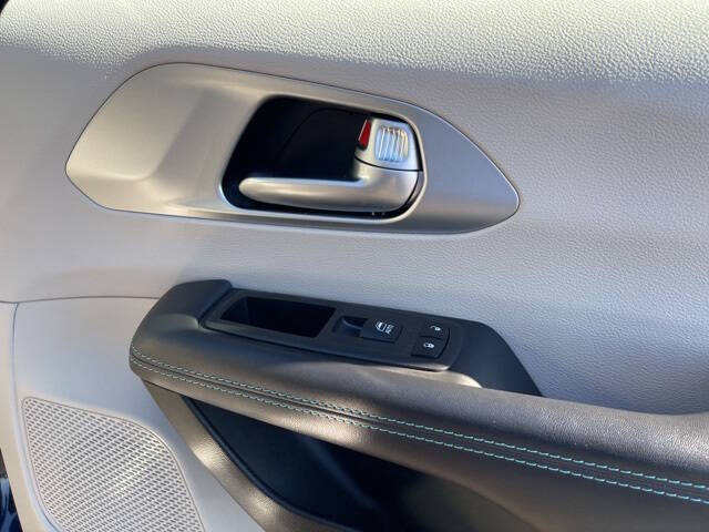 2017 Chrysler Pacifica Hybrid Touring Plus