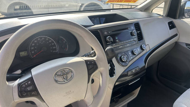 2012 Toyota Sienna LE 8-Passenger