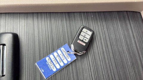 2021 Honda Pilot Touring w/Rear Captain's Chairs