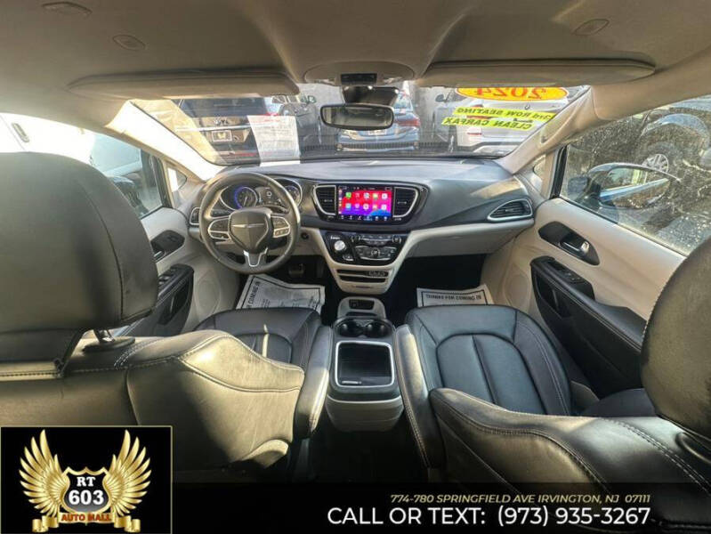 2024 Chrysler Pacifica Touring L