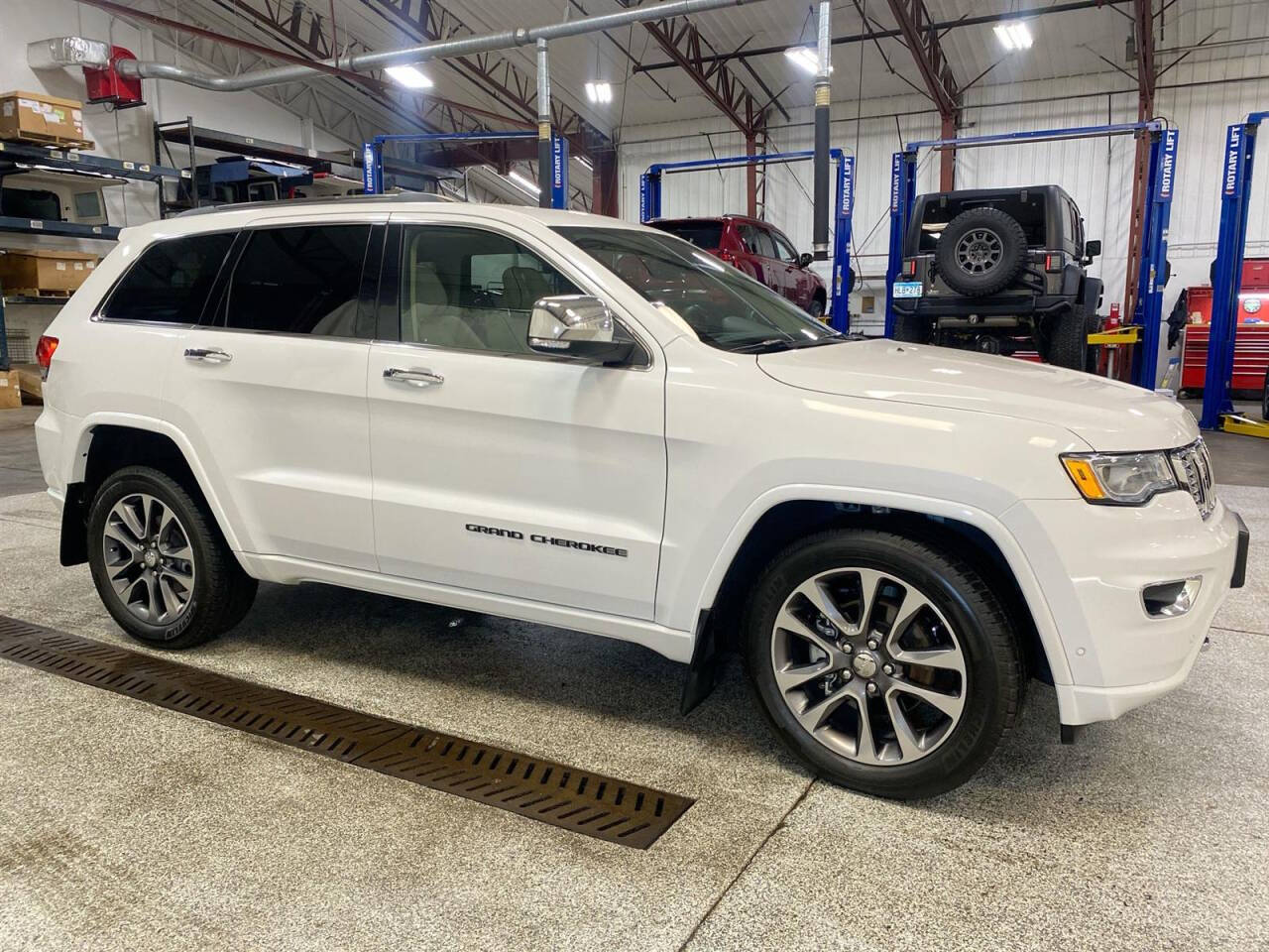 2018 Jeep Grand Cherokee for sale at Victoria Auto Sales in Victoria, MN