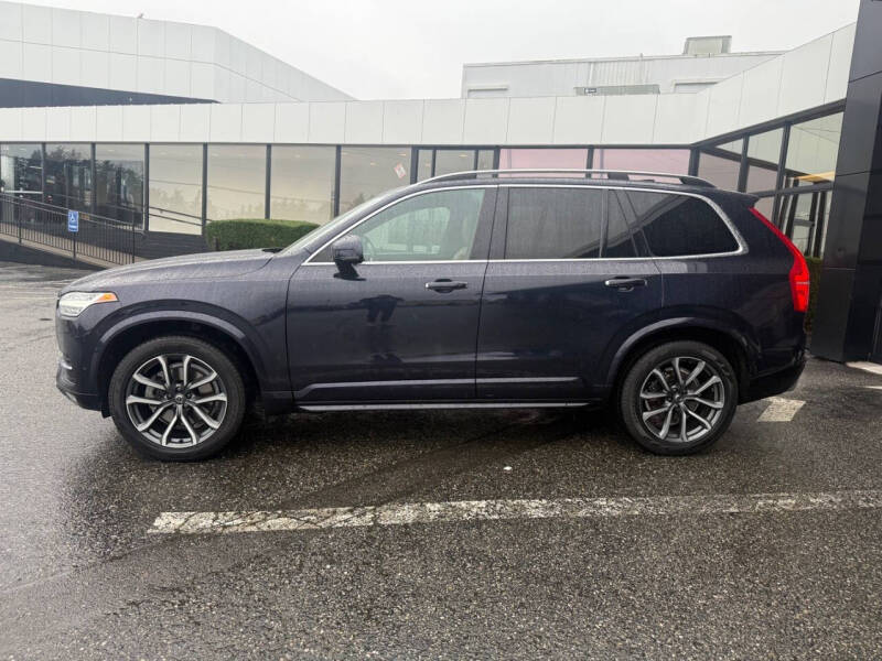 2017 Volvo XC90 T6 Momentum